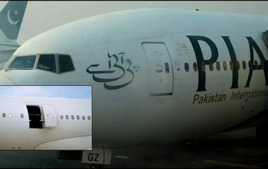 مسافری که خروجی اضطراری هواپیما را به جای در توالت باز کرد! + عکس