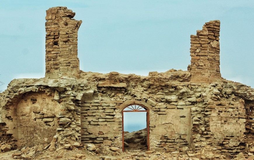 قلعه تاریخی پرتغالی‌های روستای تیس توسط منطقه آزاد مرمت و بازسازی می شود