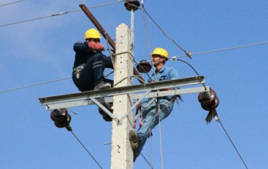 شبکه توزیع برق چابهار در حال اصلاح و ترمیم است/ احداث 345 متر شبکه سرقتی در سیستم توزیع برق