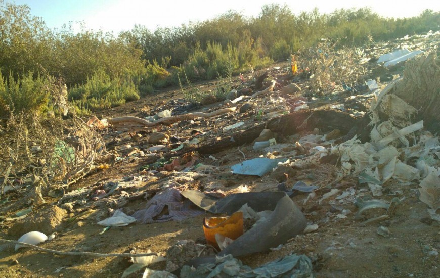 شهرداری در محیط زیست روستای ناصرآباد زباله کاشت/ نارضایتی مردم از بی توجهی مسئولین