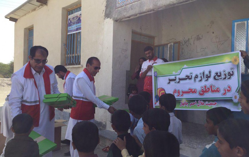گزارش تصویری/ 720 بسته کمک آموزشی در مناطق محروم شهرستان چابهار توزیع شد