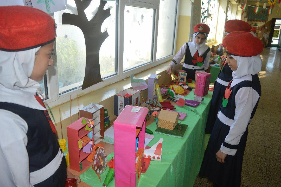 نمایشگاه کاردستی های انقلابی دانش آموزان چابهاری
