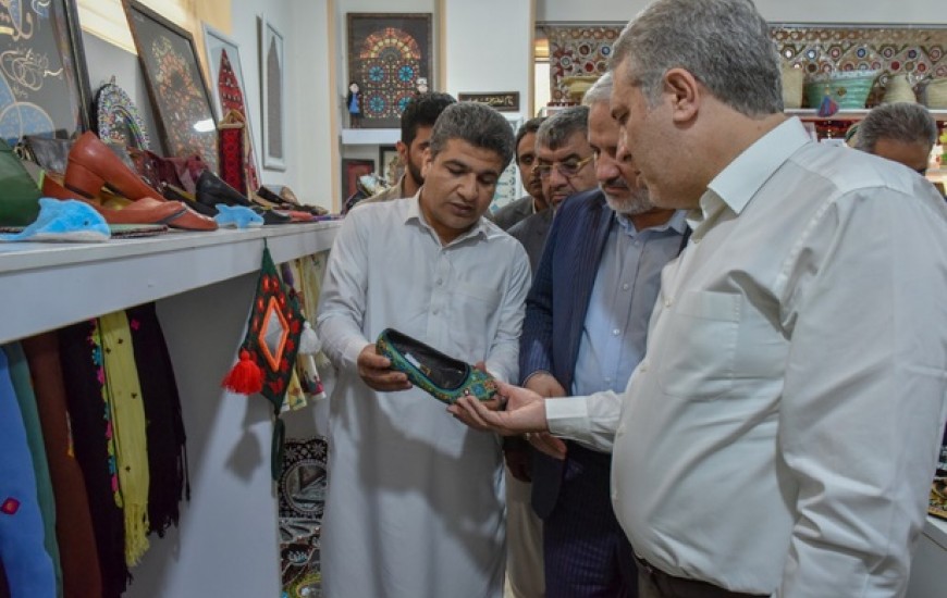 گزارش  تصویری/ بازدید مونسان از نمایشگاه و فروشگاه صنایع دستی منطقه آزاد چابهار