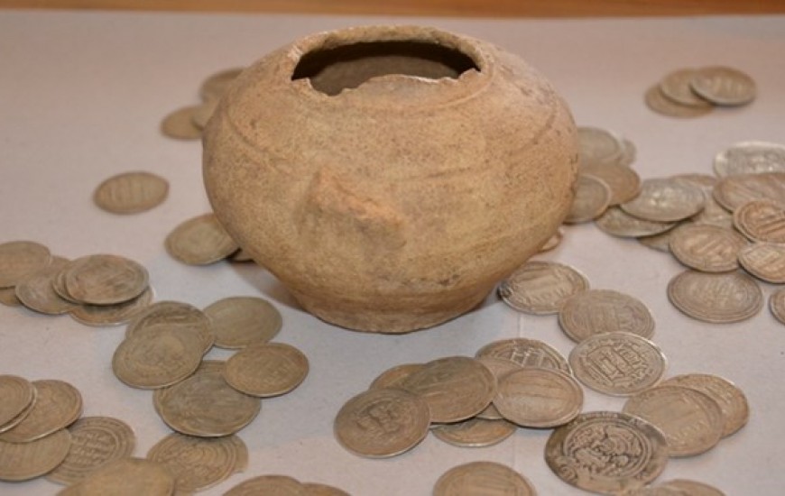 مرمت 43 سکه تاریخی از قلعه تیس چابهار