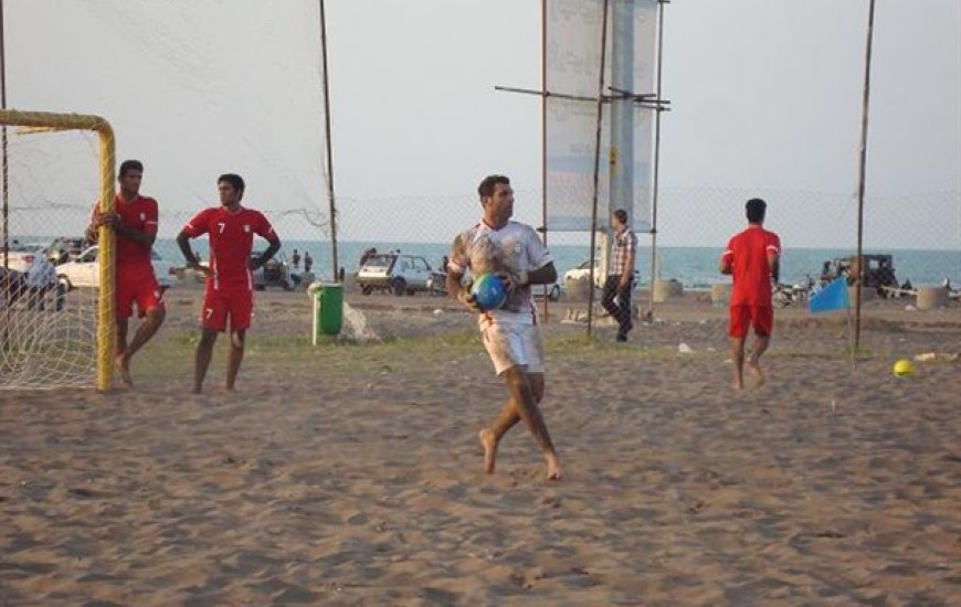 بررسی برگزاری مسابقات فوتبال ساحلی کشور در بندر چابهار