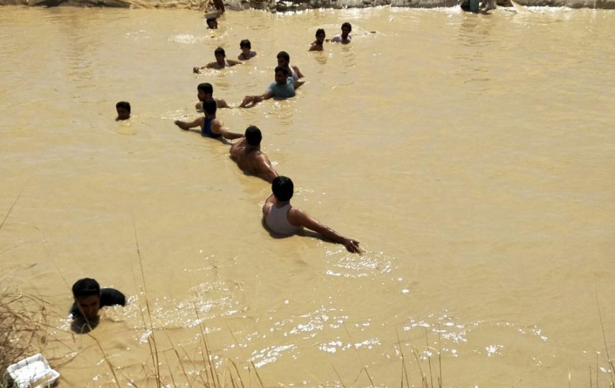 غرق شدن کودک ۴ ساله در روستای سندسر کنارک/نجات غریق ۴ فرد گرفتار در سیل توسط مردم بومی روستا