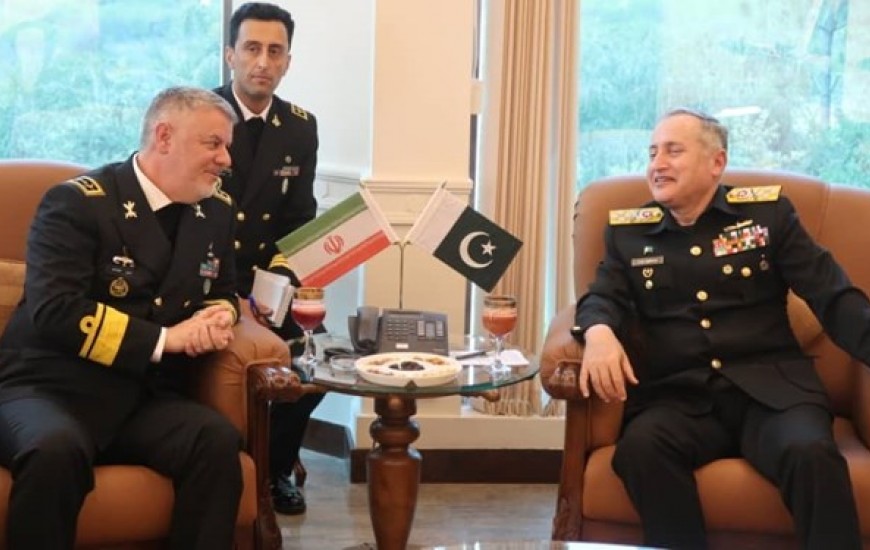 دیدار فرماندهان نیروی دریایی ایران و پاکستان/ خانزادی: بنادر چابهار و گوادر تقویت‌کننده یکدیگر هستند