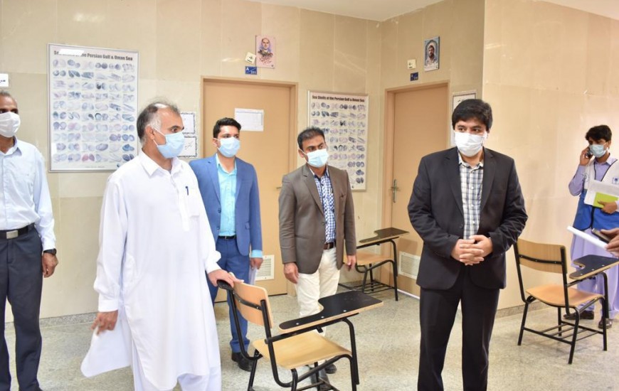 گزارش تصویری/ بازدید مدیر اجرایی معاون بهداشتی دانشگاه علوم پزشکی ایرانشهر از حوزه های برگزاری کنکور سراسری در چابهار