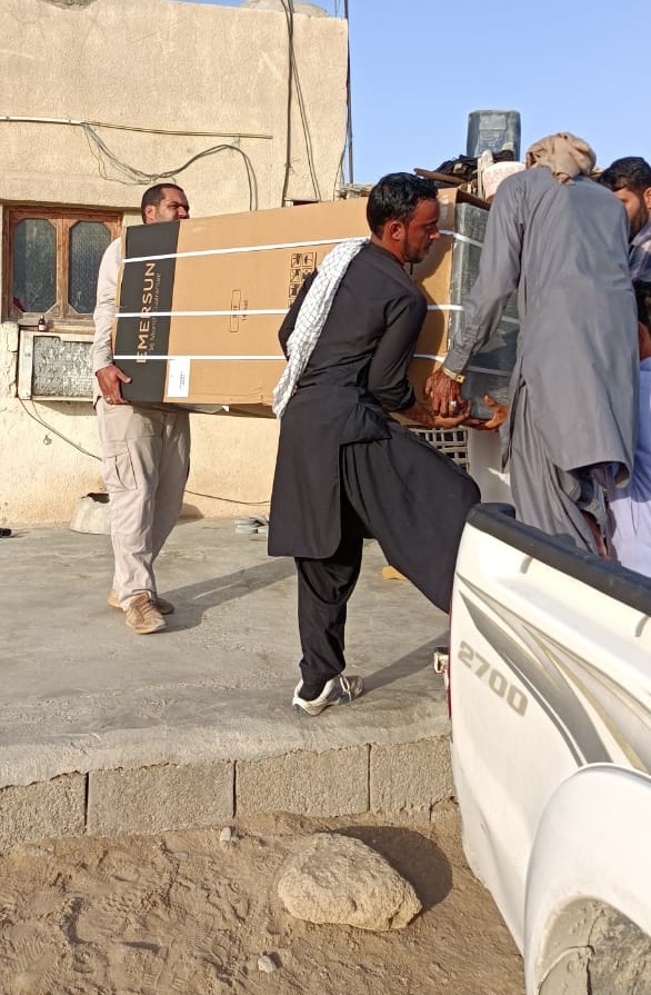 گزارش تصویری/ اجرای نهمین مرحله از رزمایش کمکهای مؤمنانه از طرف قرارگاه جهادی امام علی (ع) نیروی دریایی سپاه چابهار در روستاهای زرآباد
